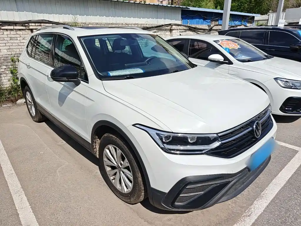 Volkswagen Tiguan L — фото 4