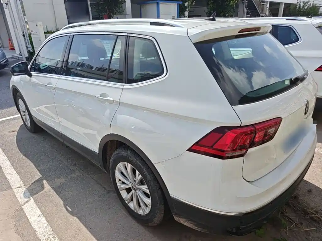 Volkswagen Tiguan L — фото 5