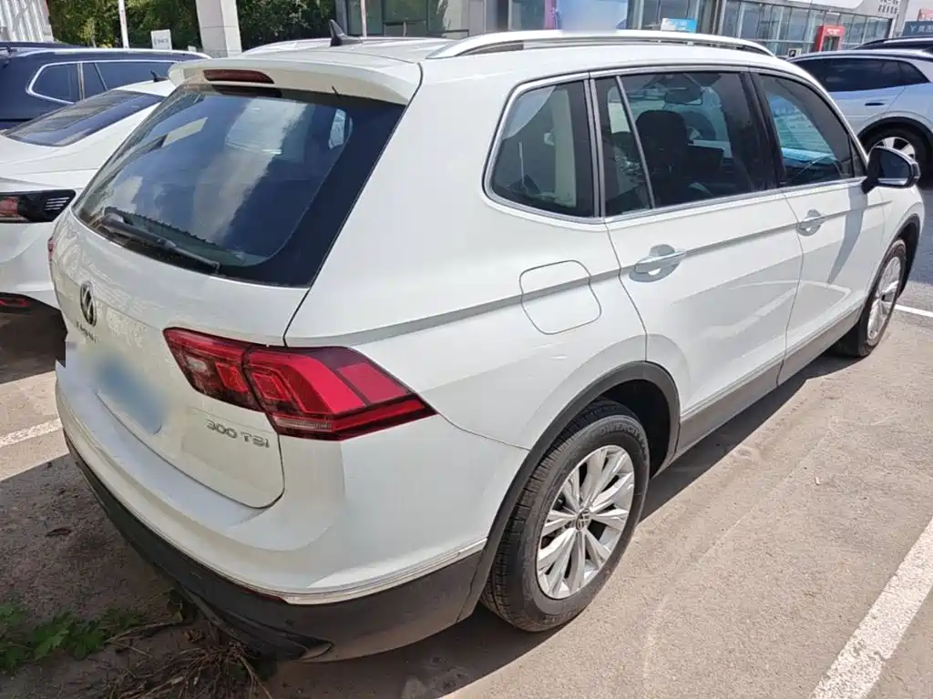 Volkswagen Tiguan L — фото 7