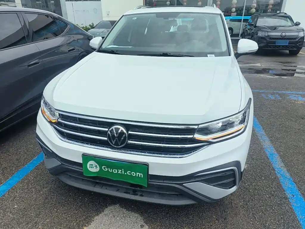 Volkswagen Tiguan L — фото 3