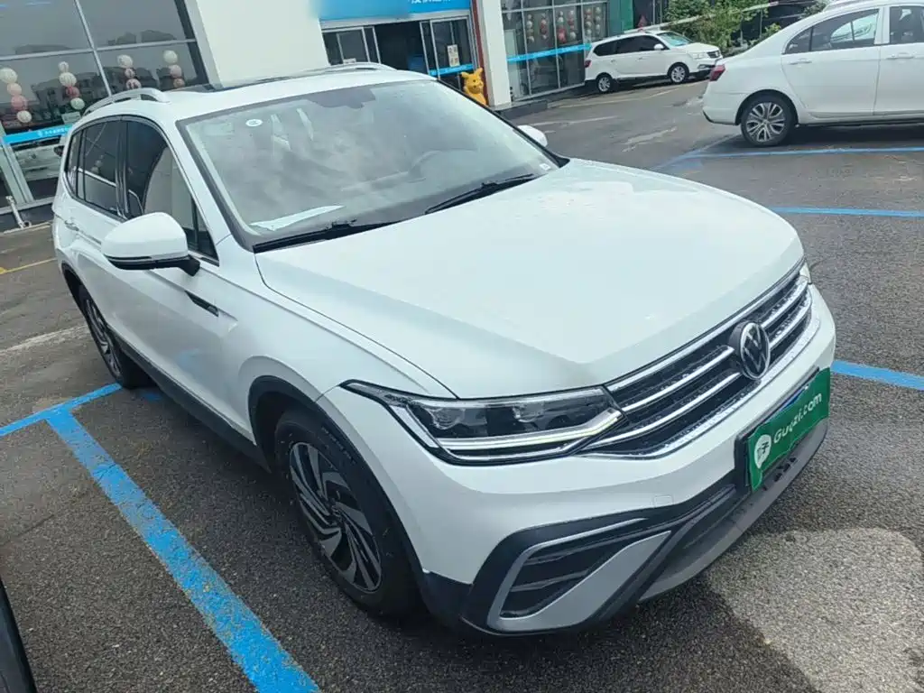 Volkswagen Tiguan L — фото 4