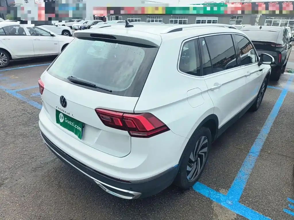 Volkswagen Tiguan L — фото 7