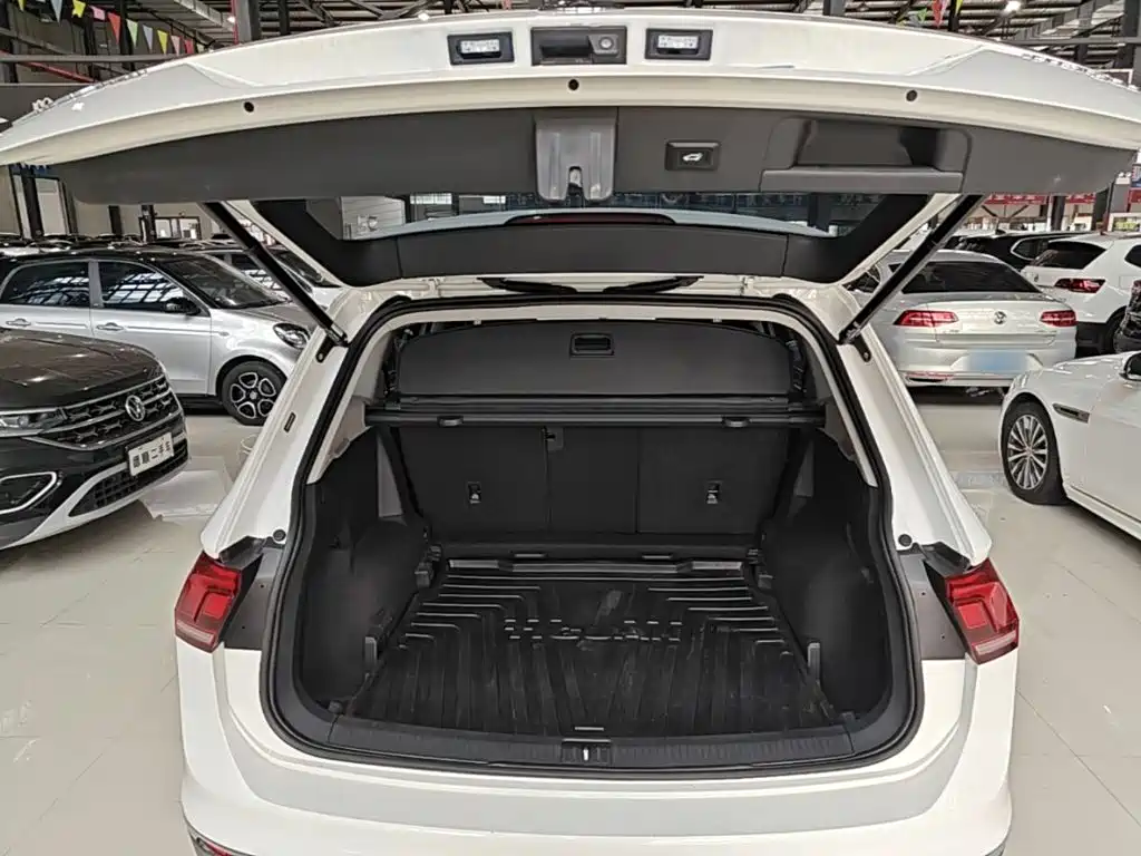 Volkswagen Tiguan L — фото 19