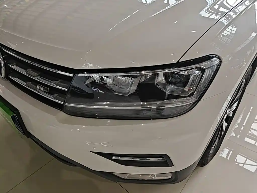 Volkswagen Tiguan L — фото 24