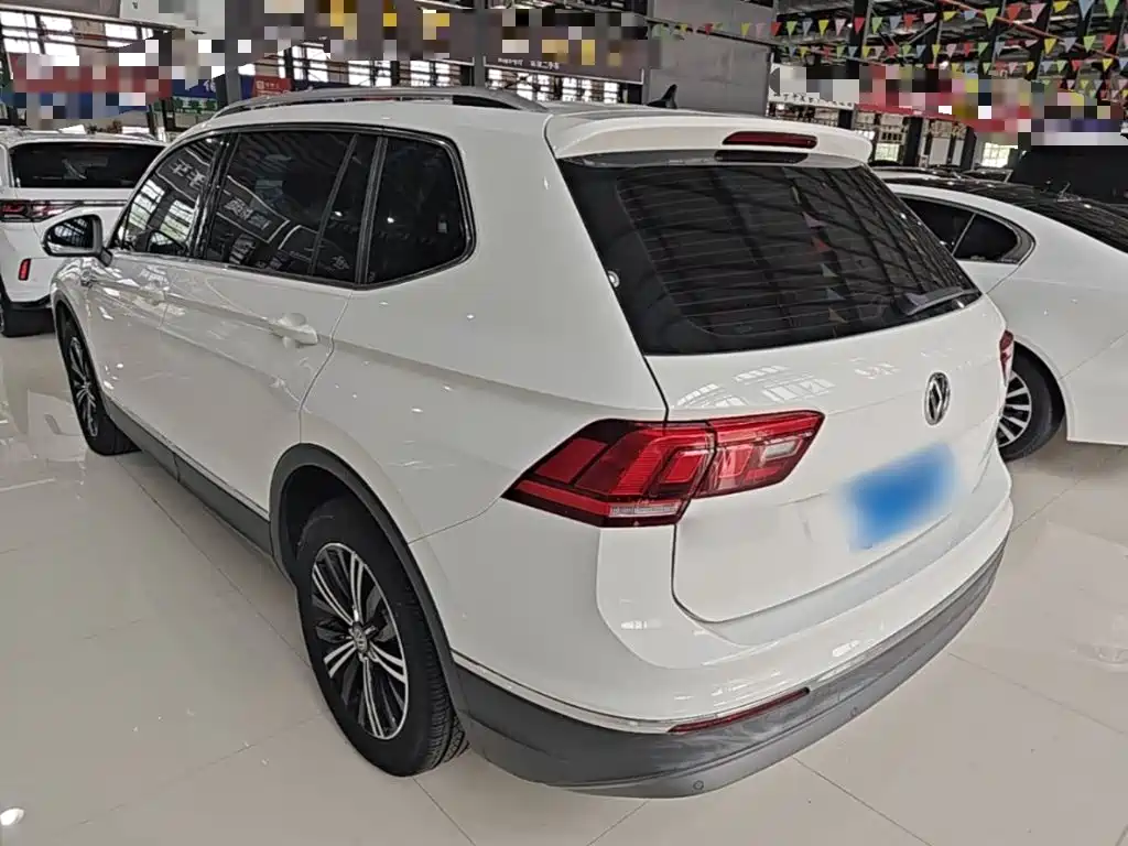 Volkswagen Tiguan L — фото 5