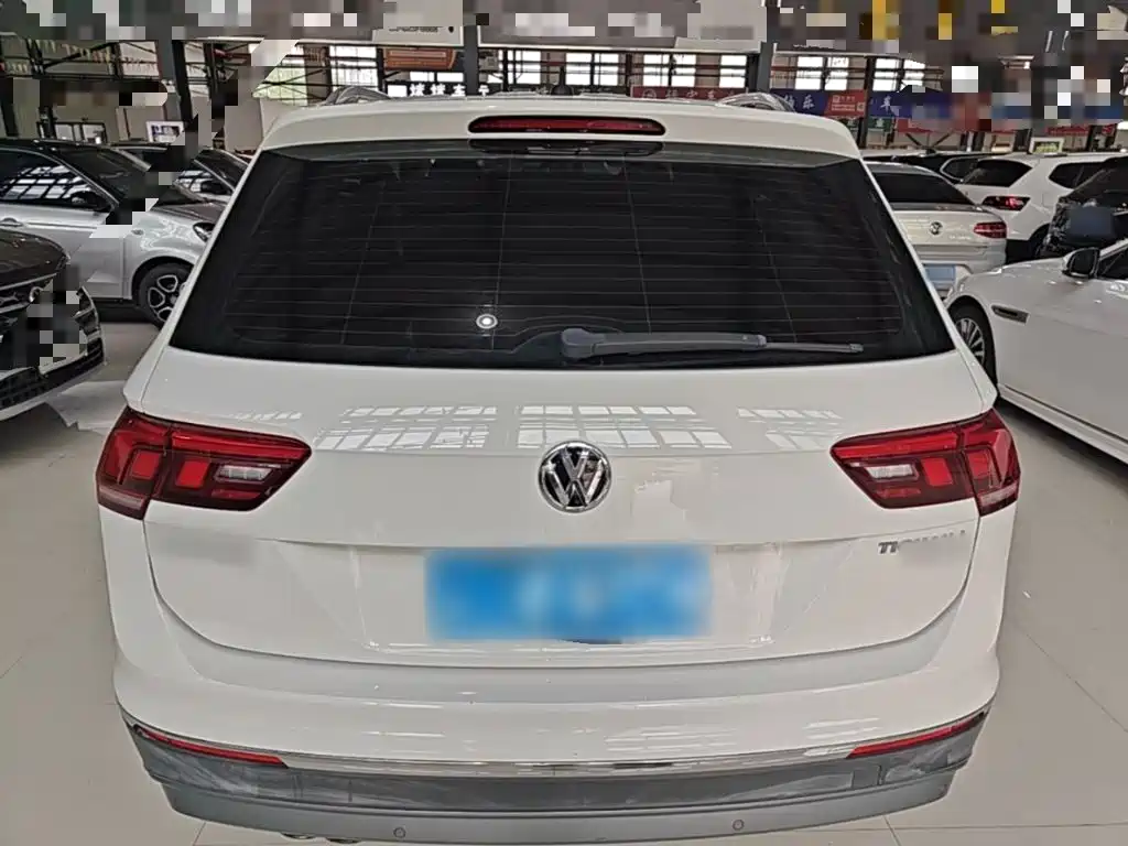 Volkswagen Tiguan L — фото 6