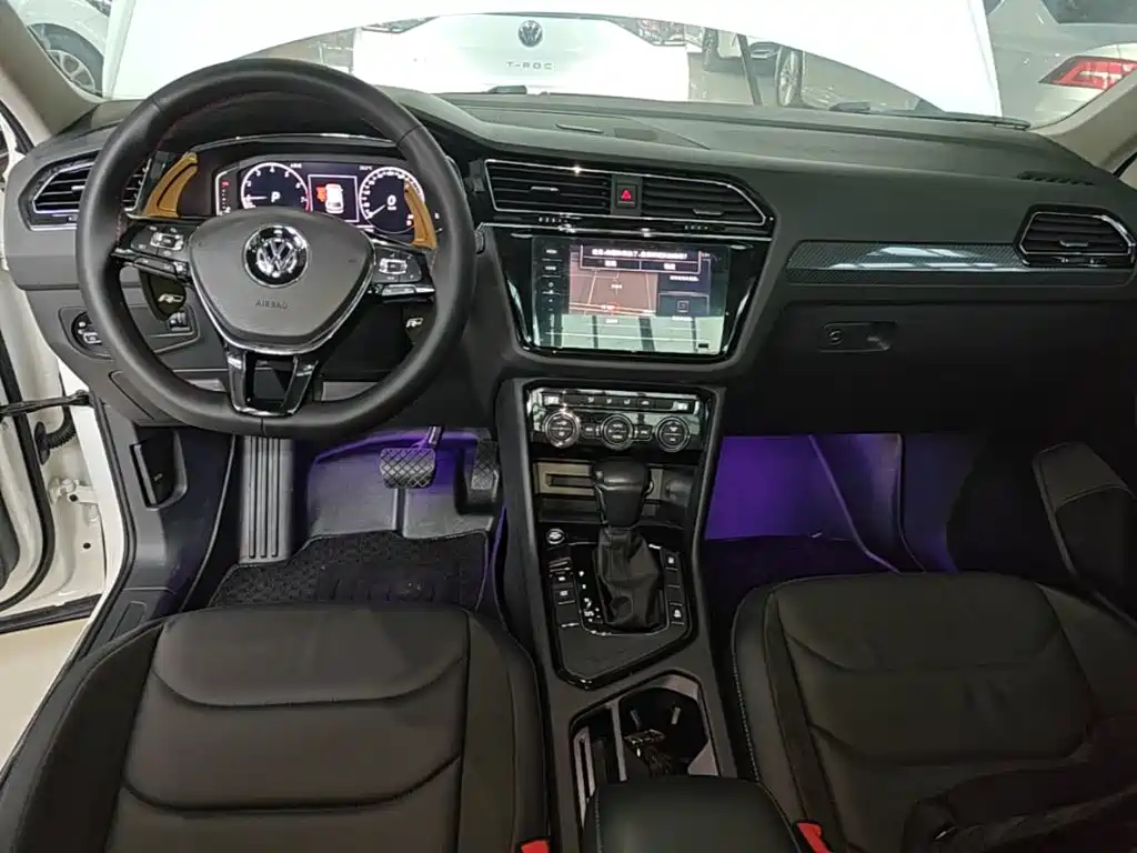Volkswagen Tiguan L — фото 10