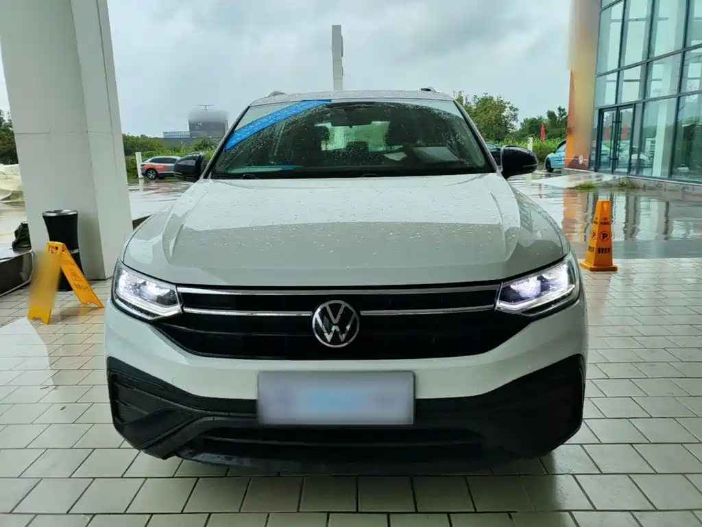 Volkswagen Tiguan L — фото 3