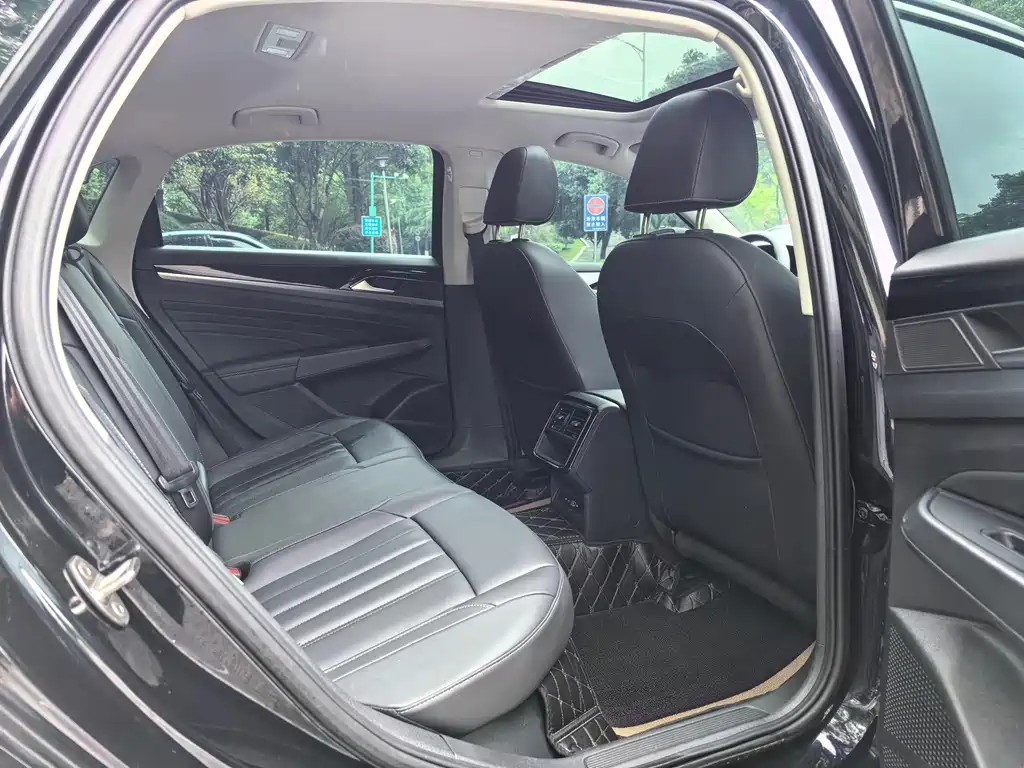 Volkswagen Passat — фото 13