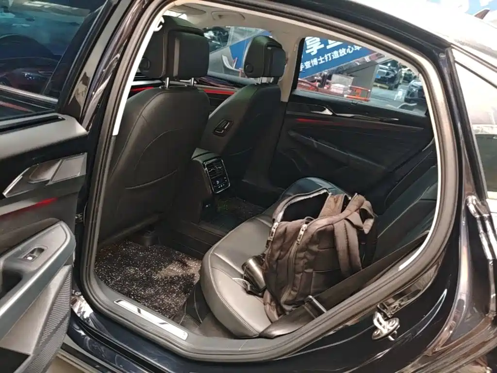Volkswagen Passat — фото 17