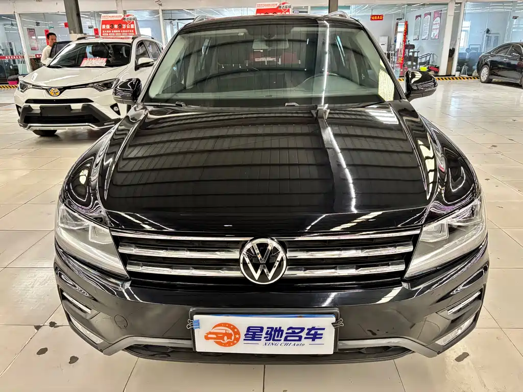 Volkswagen Tiguan L — фото 2