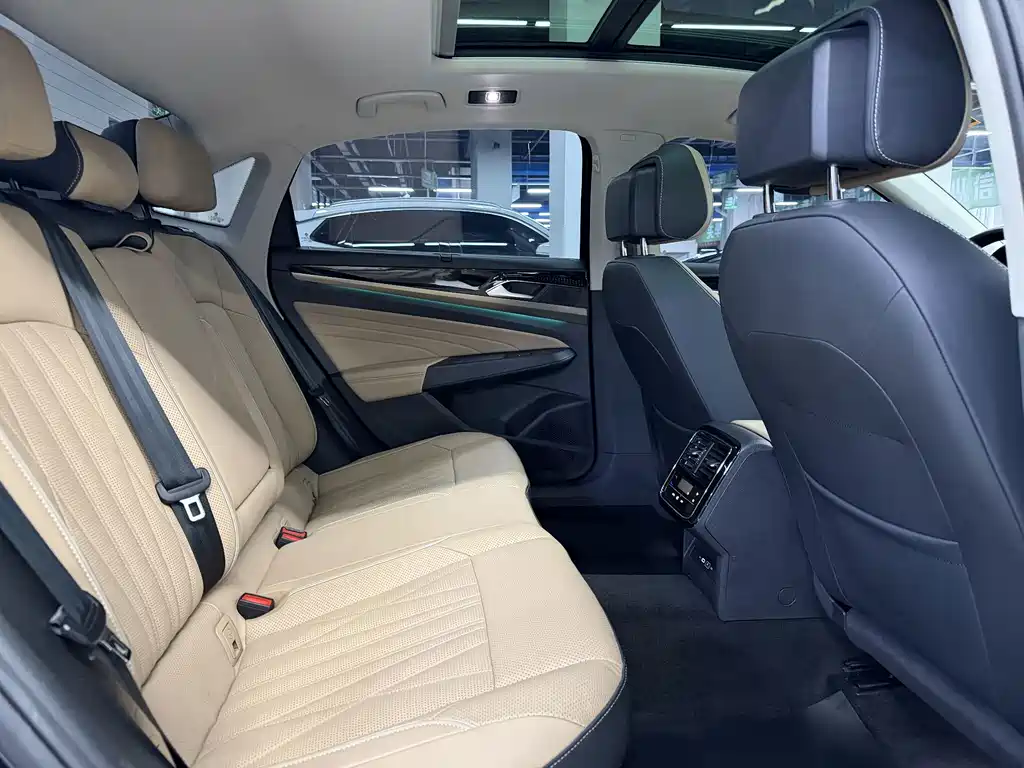 Volkswagen Passat — фото 8