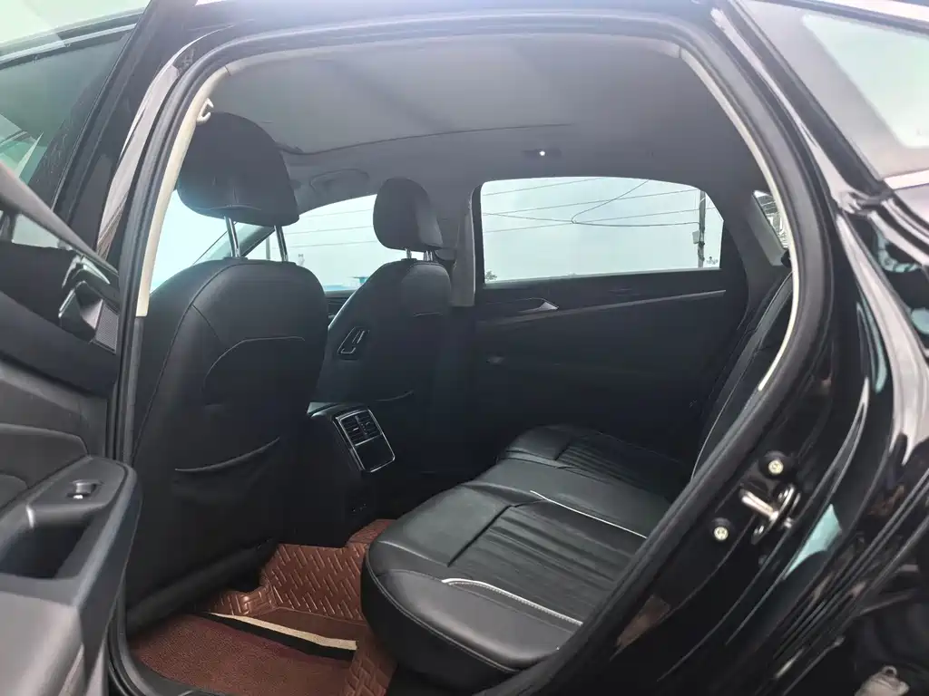 Volkswagen Passat — фото 6