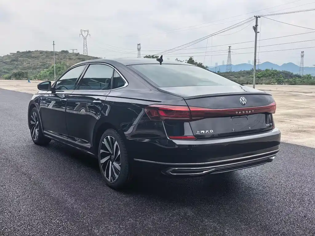 Volkswagen Passat — фото 7