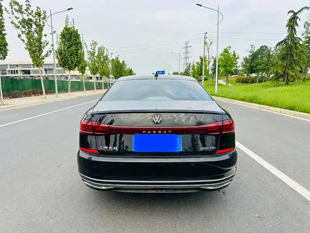 Volkswagen Passat — фото 8