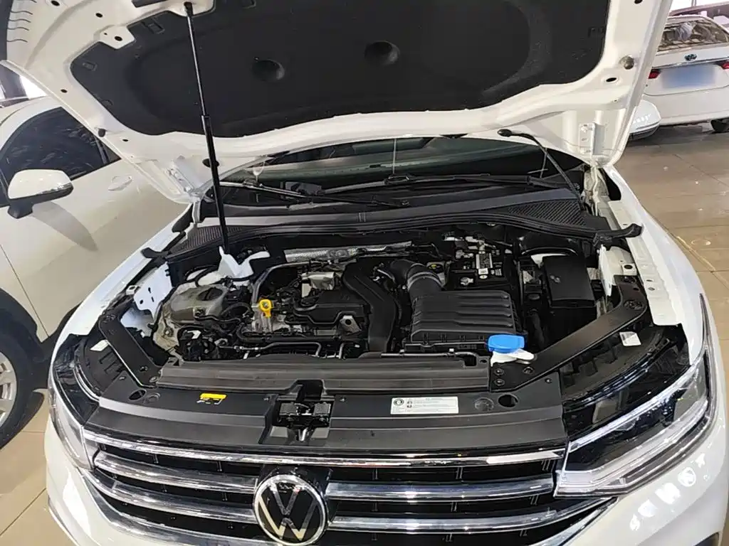 Volkswagen Tiguan L — фото 16