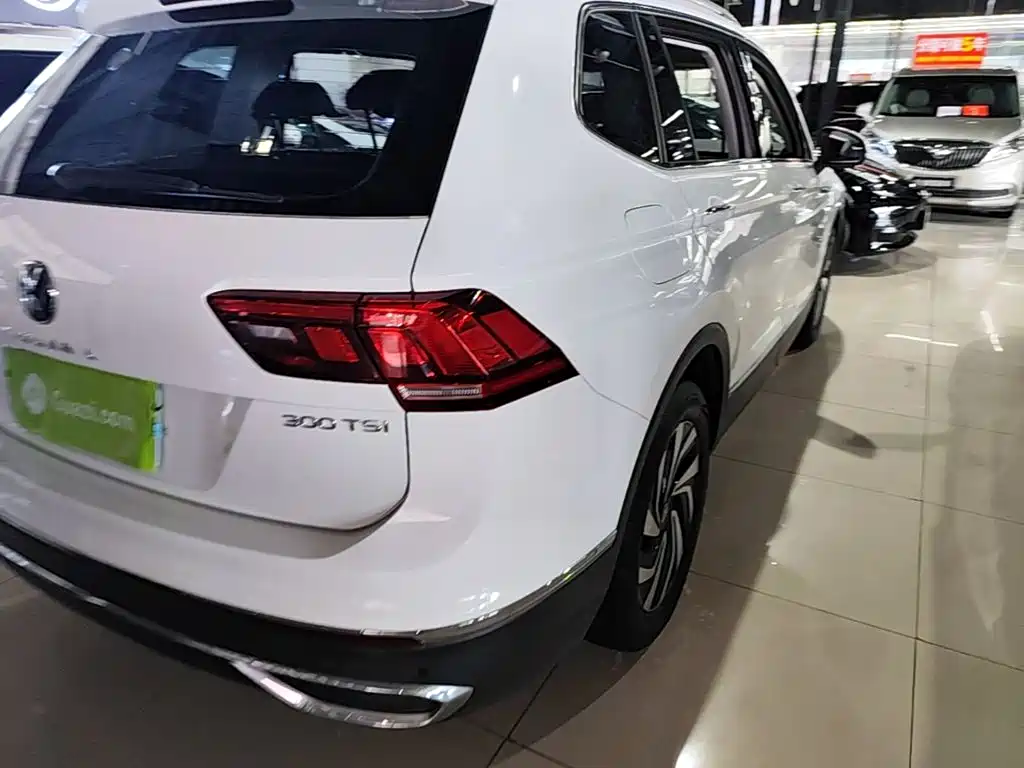 Volkswagen Tiguan L — фото 24