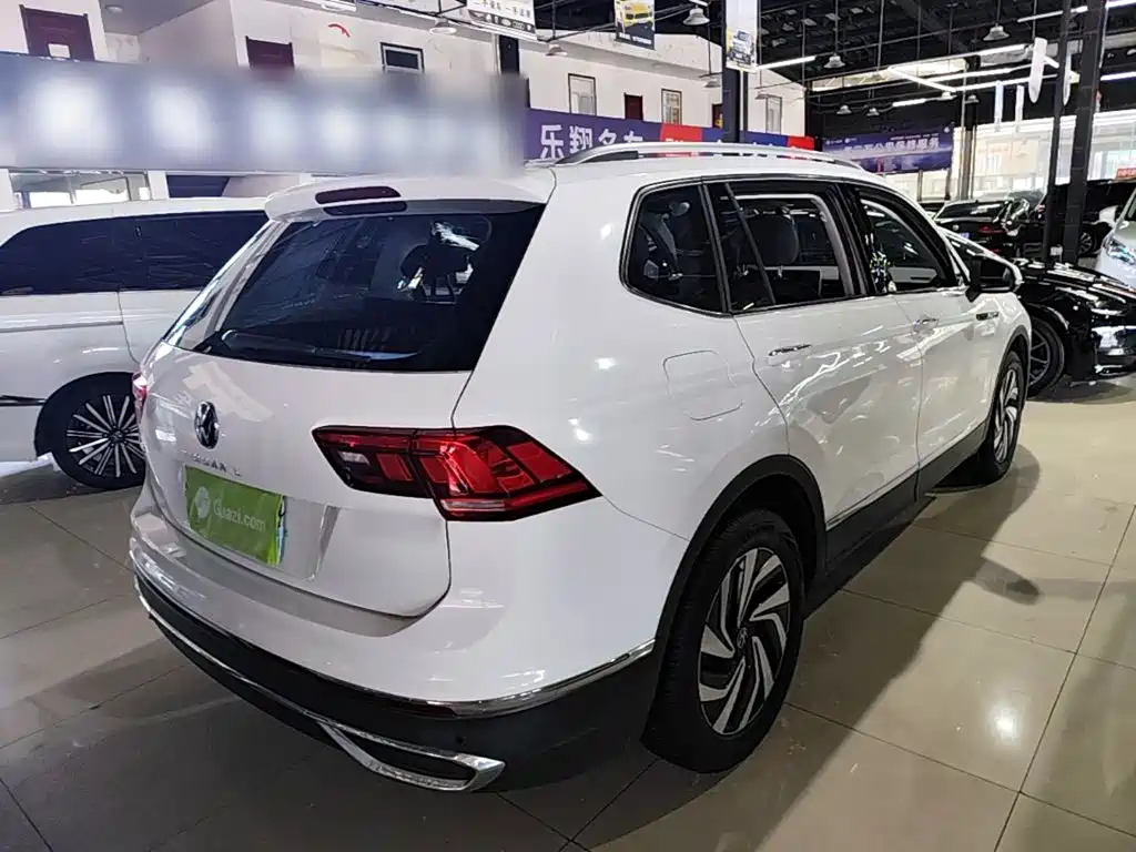 Volkswagen Tiguan L — фото 5