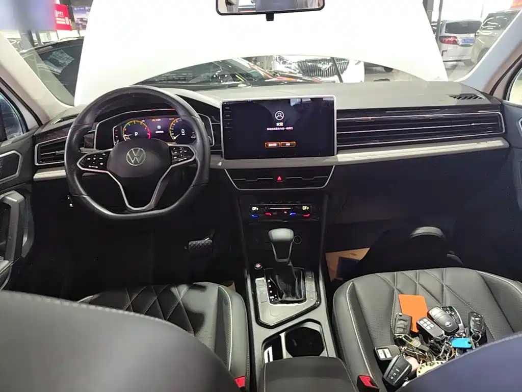 Volkswagen Tiguan L — фото 6