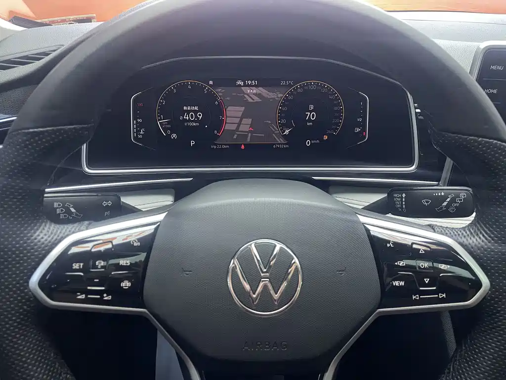 Volkswagen Tiguan L — фото 11