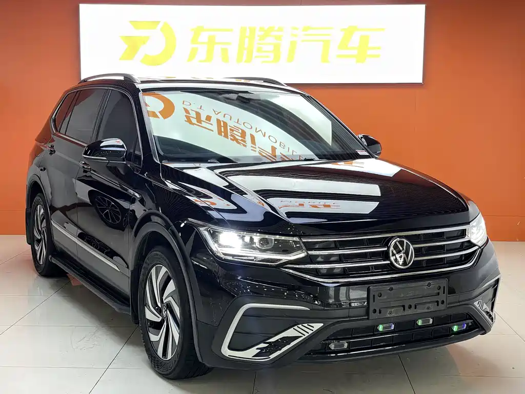 Volkswagen Tiguan L — фото 3