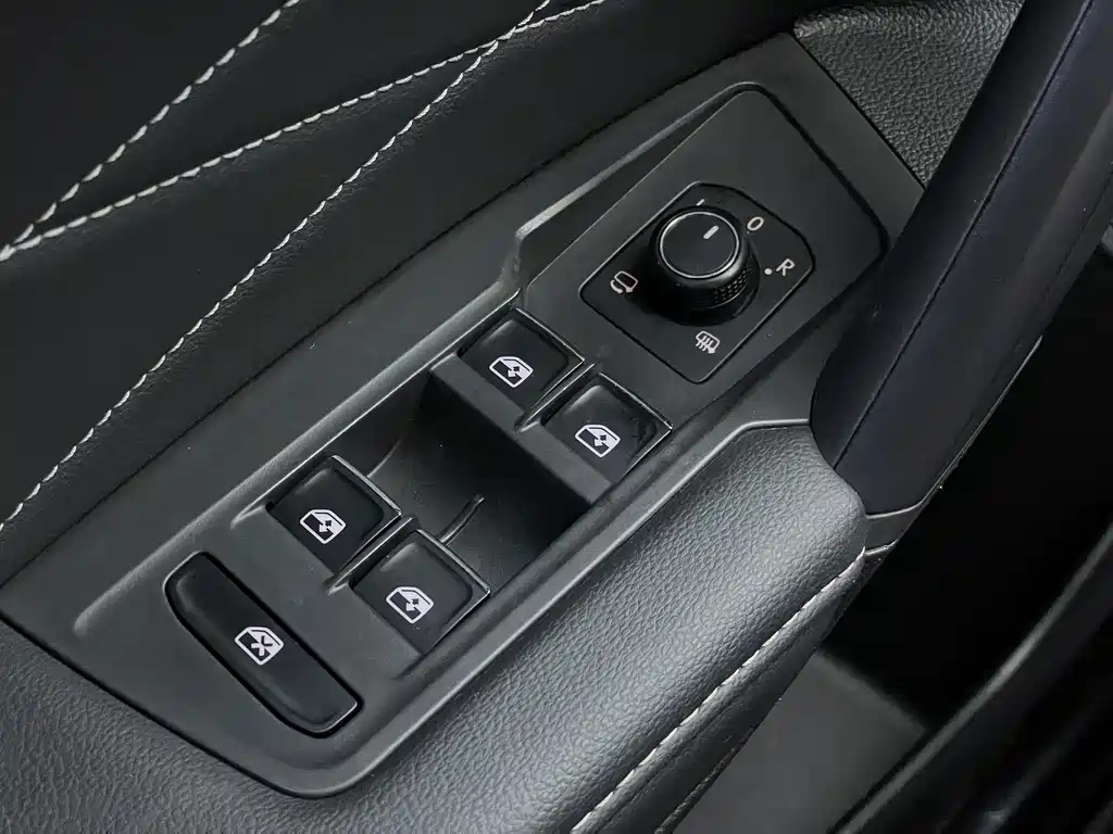 Volkswagen Tiguan L — фото 27