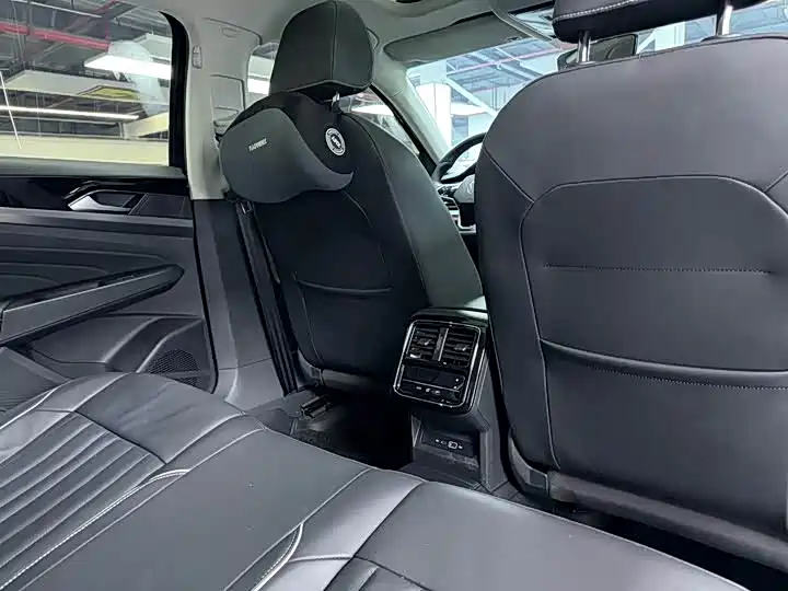 Volkswagen Passat — фото 13