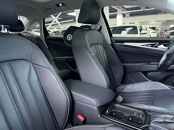 Volkswagen Passat — фото 14
