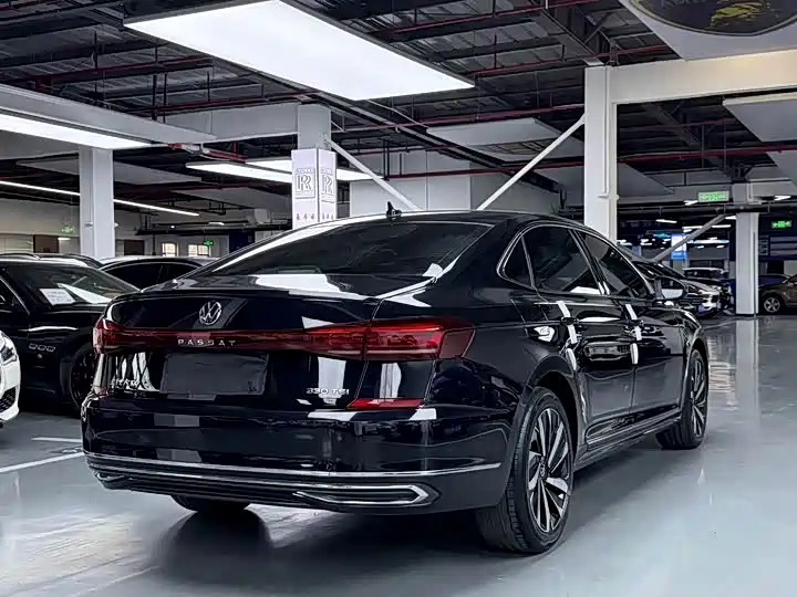Volkswagen Passat — фото 18