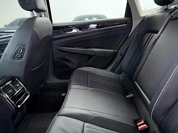 Volkswagen Passat — фото 7
