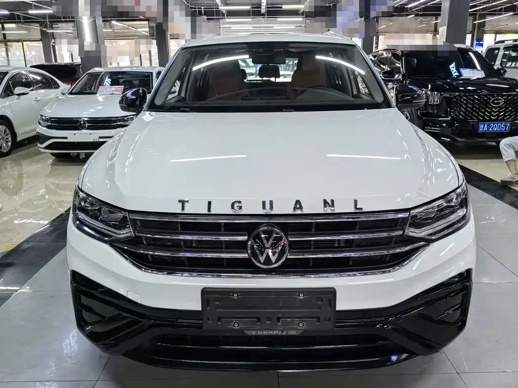 Volkswagen Tiguan L — фото 2