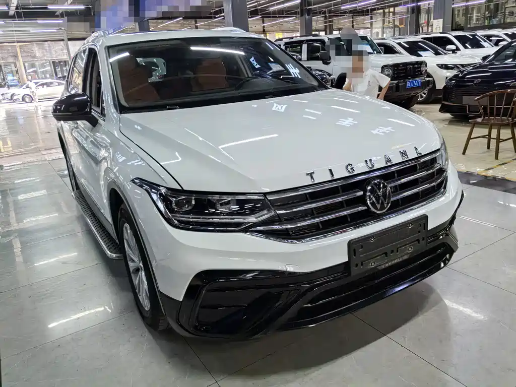 Volkswagen Tiguan L — фото 3