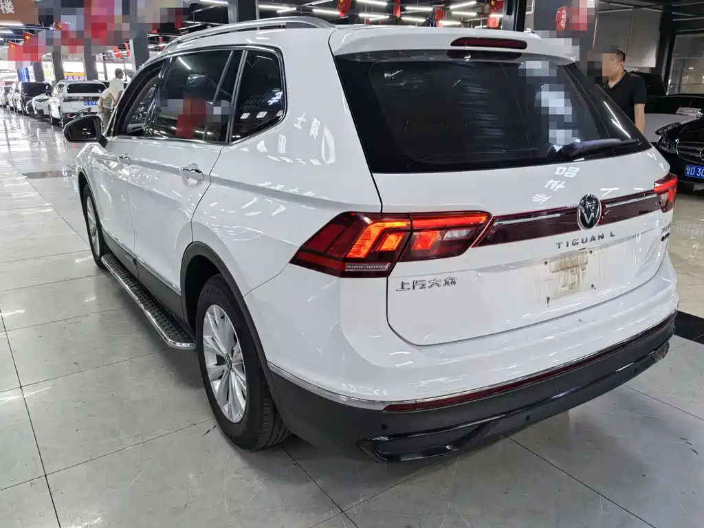 Volkswagen Tiguan L — фото 4
