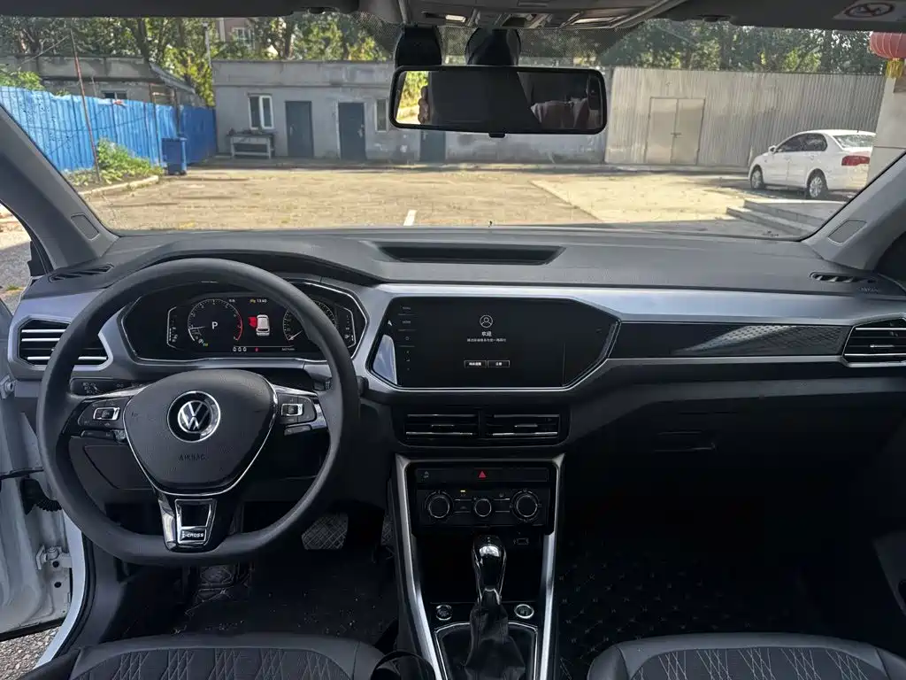 Volkswagen T-Cross — фото 15