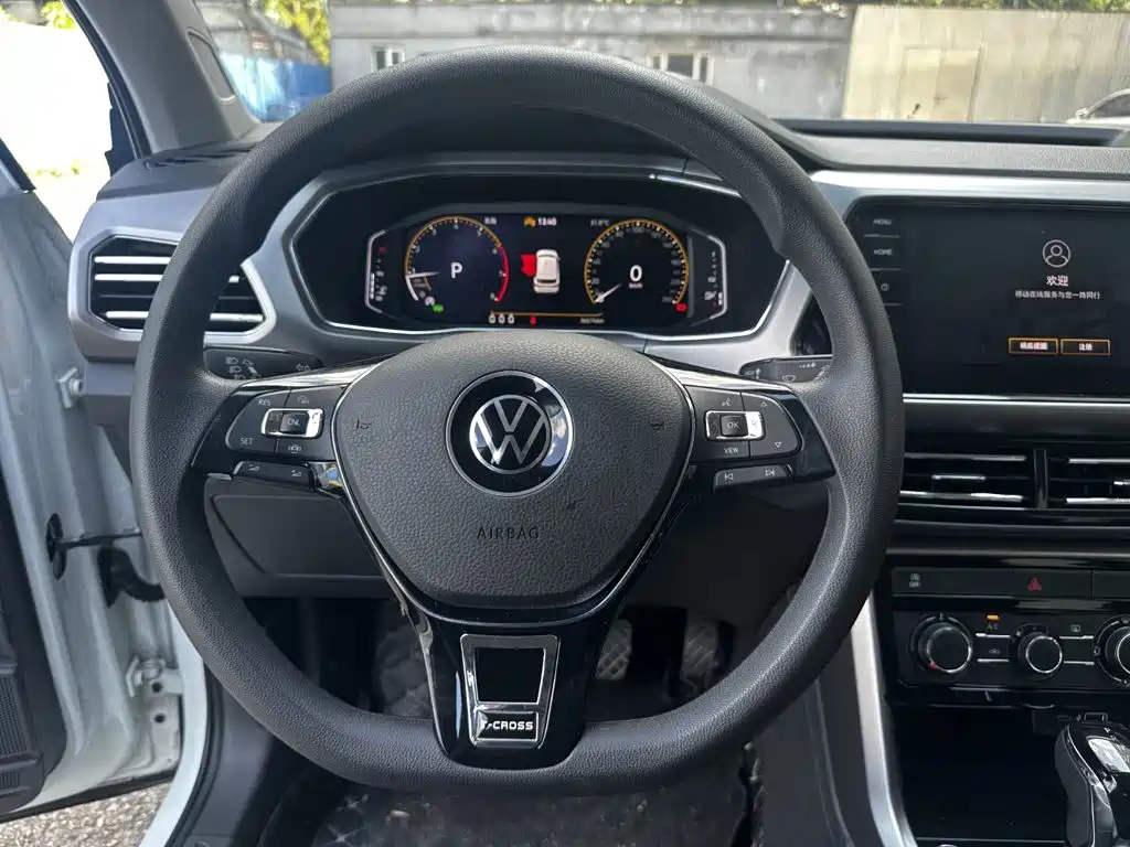 Volkswagen T-Cross — фото 7