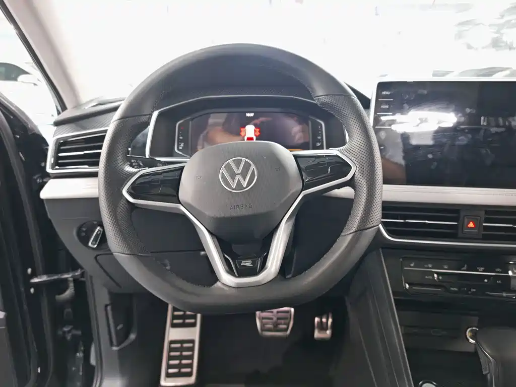 Volkswagen Tiguan L — фото 7
