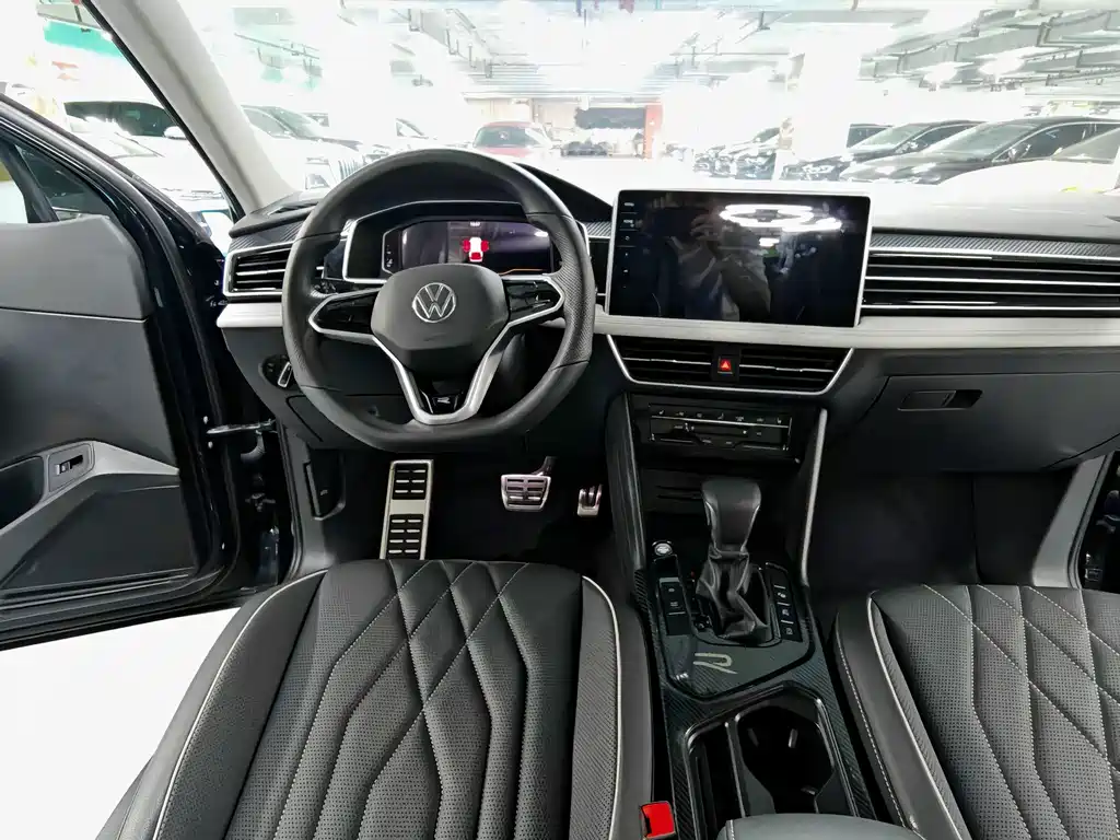 Volkswagen Tiguan L — фото 8