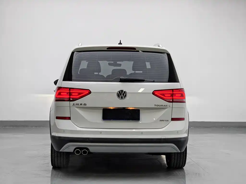 Volkswagen Touran — фото 6