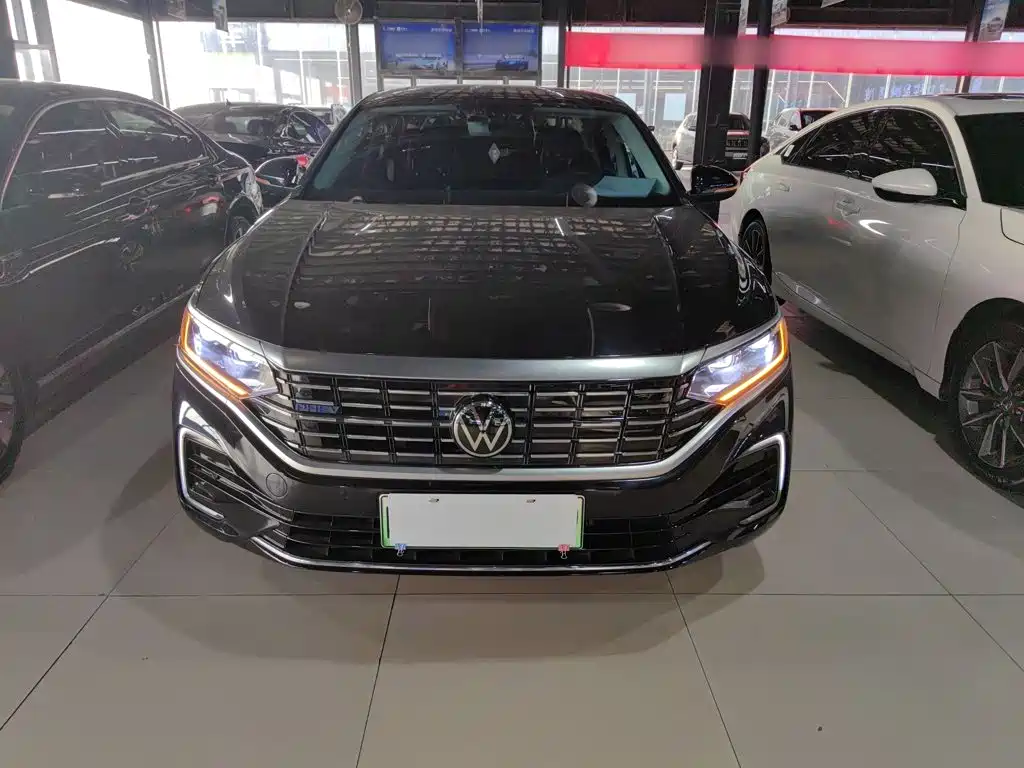 Volkswagen Passat PHEV — фото 3