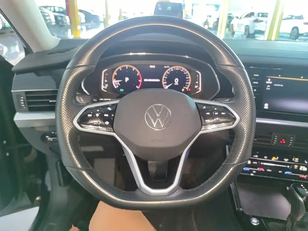 Volkswagen Passat — фото 11