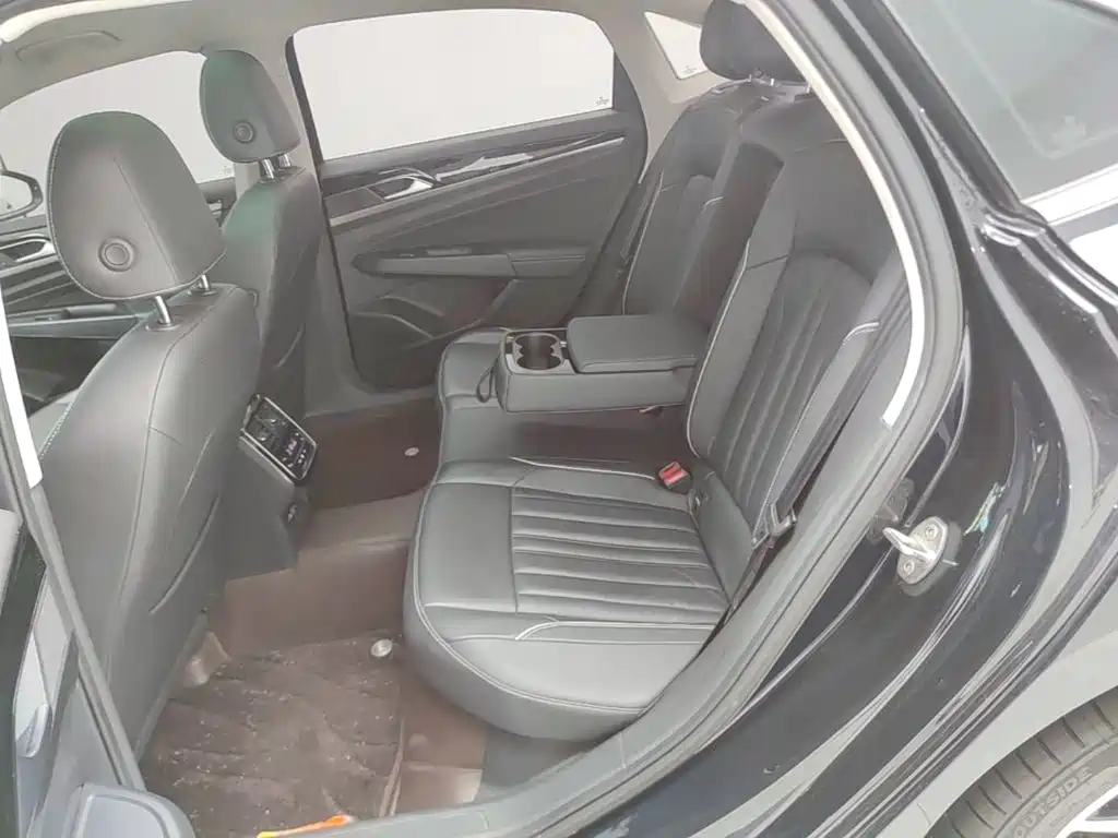 Volkswagen Passat — фото 17