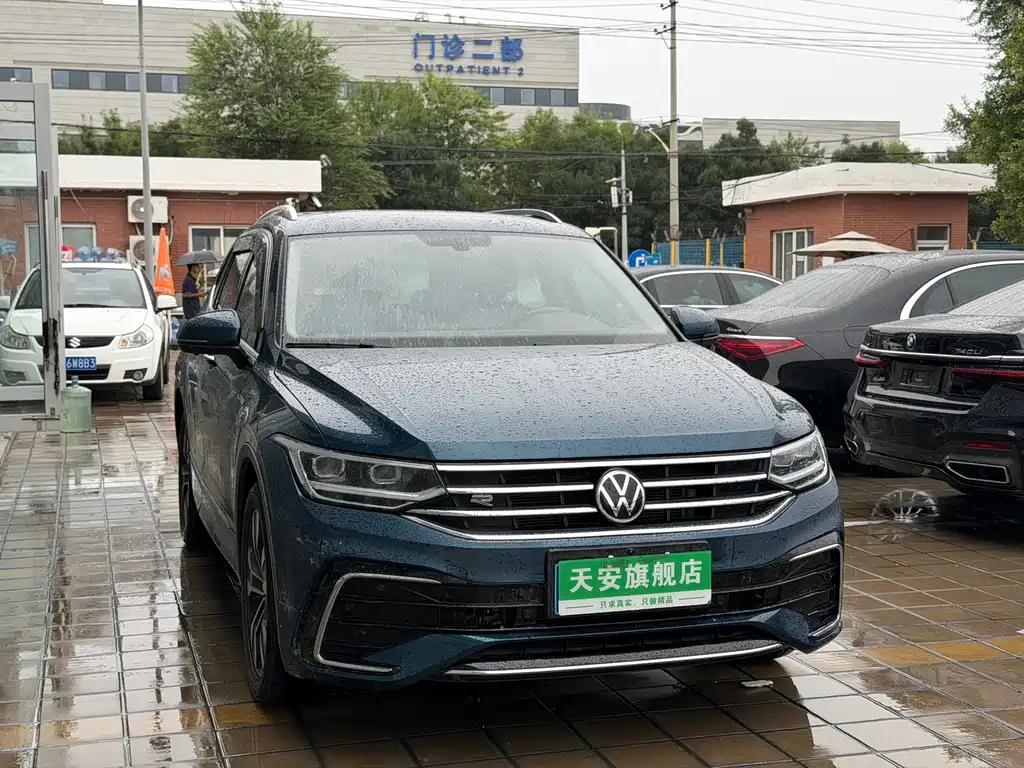 Volkswagen Tiguan L — фото 3