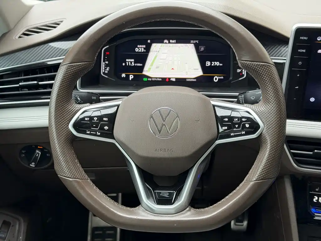 Volkswagen Tiguan L — фото 8