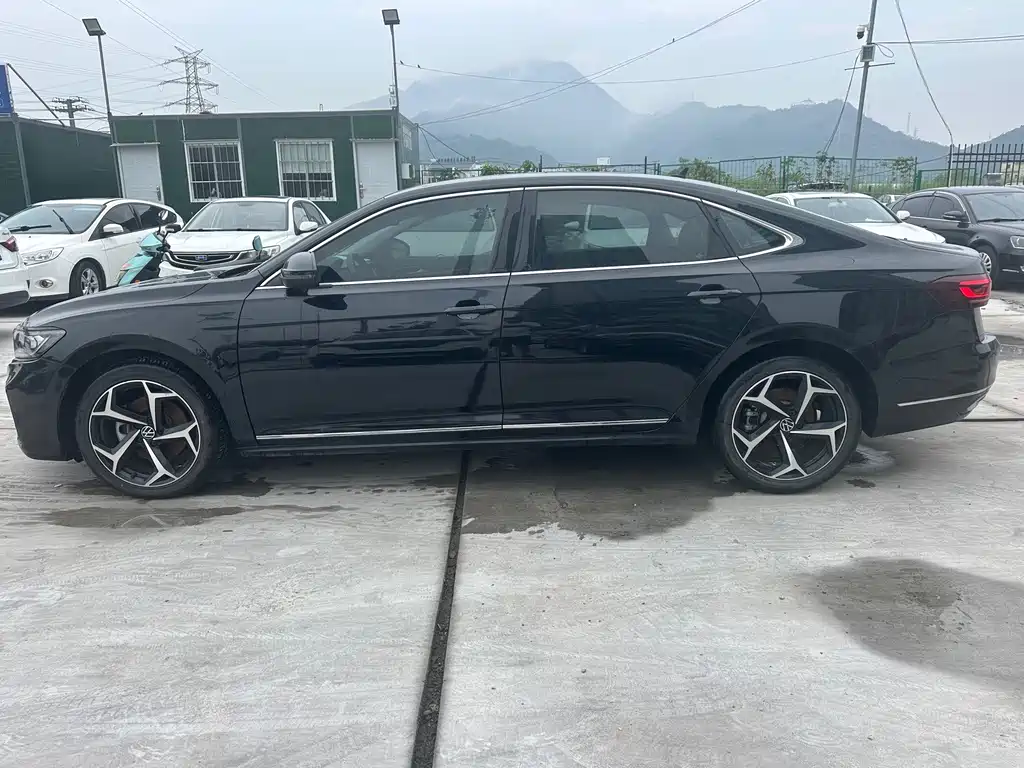 Volkswagen Passat — фото 17