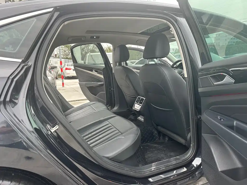 Volkswagen Passat — фото 8
