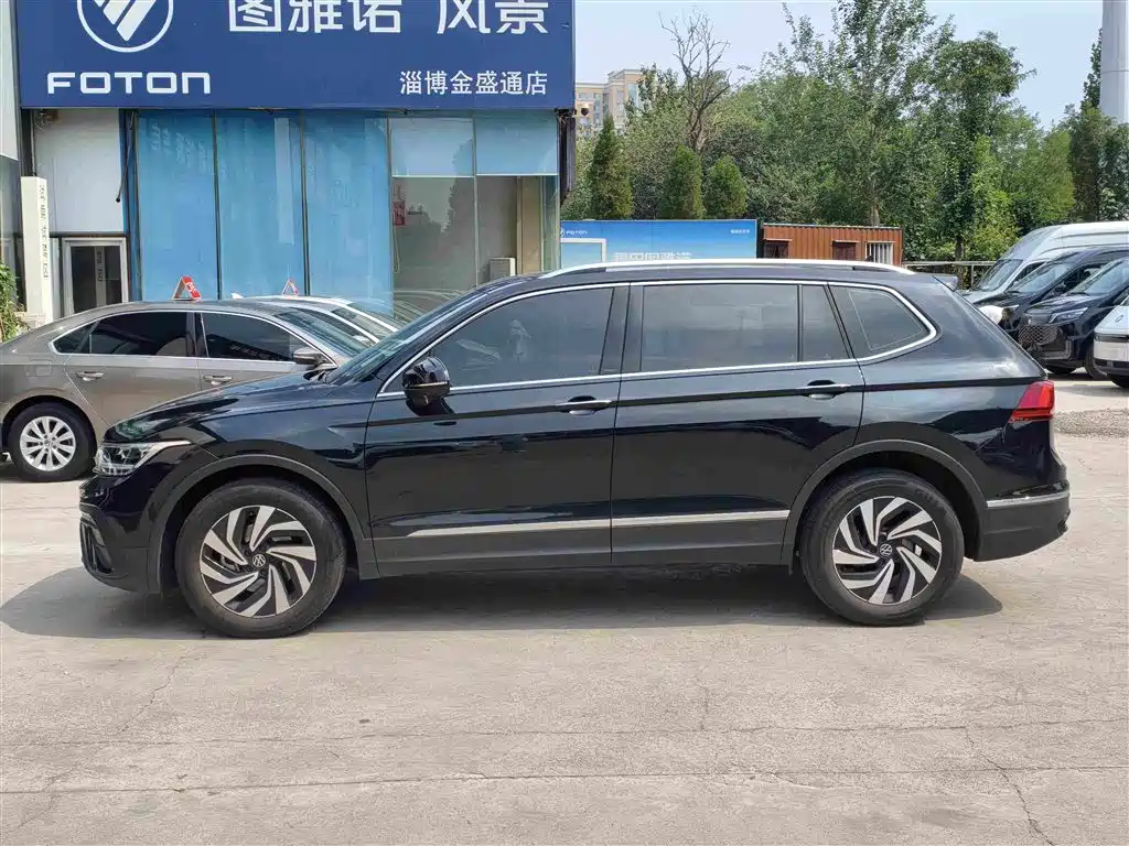 Volkswagen Tiguan L — фото 4