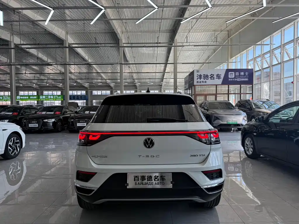 Volkswagen T-Roc — фото 8