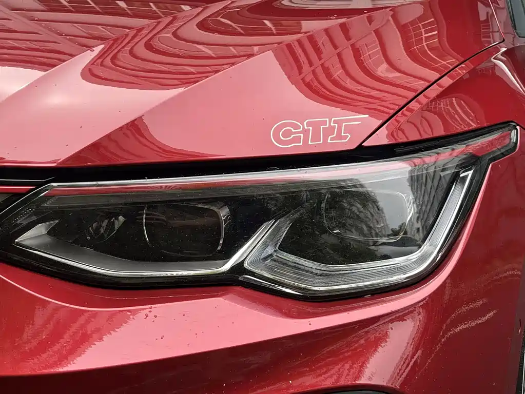 Volkswagen Golf GTI — фото 13