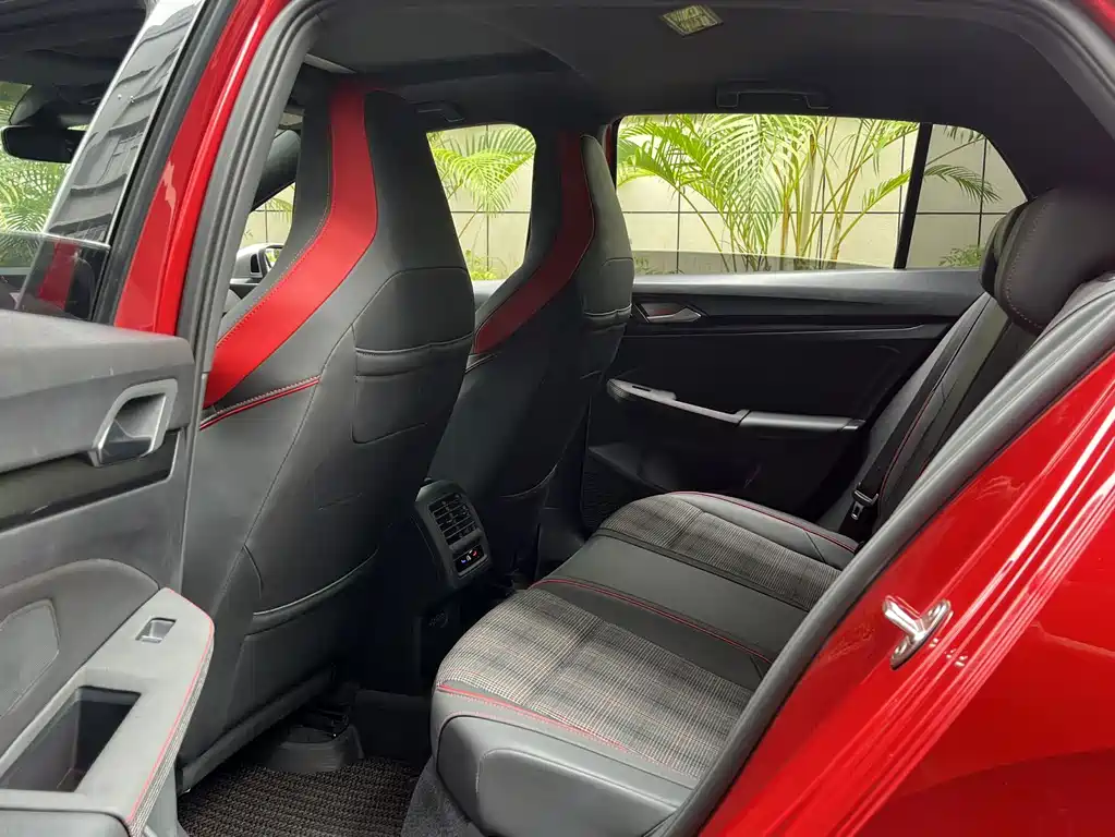 Volkswagen Golf GTI — фото 9