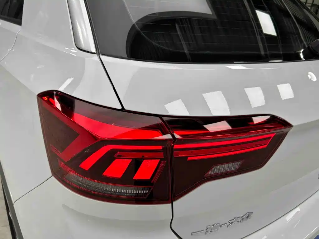 Volkswagen T-Roc — фото 19